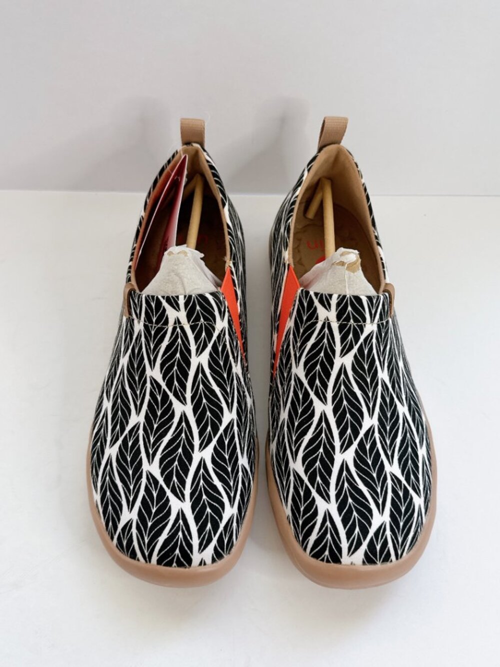 UIN Size 9.5 Slip On Shoes Canvas Comfortable Loafers Beyond The Shadow